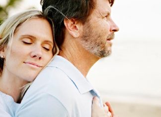 10 Things Happy Couples Do To Strengthen Their Relationship Every Night