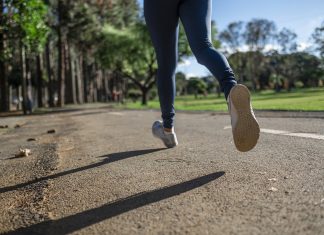 How to Choose the Right Running Shoes to Prevent Bad Knees? running