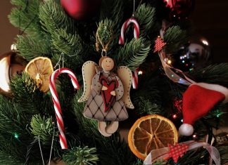 Figuring out the Decorations: What the Christmas Tree Ornaments Mean