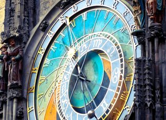 How to Feel the Present Moment and Stay in It